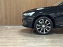 Volvo XC60 T6 AWD Recharge Plus Dark | Trekhaak | 360° Camera | Harman Kardon | Adaptieve Cruise Control | Stoelverwarming voor+achter | Stuurwielverwarming | Standkachel met Volvo On Call App | Full LED Meesturende koplampen | Pilot Assist | Elektrische voorstoelen geheugen | R-Design Contour stoelen met wit stiksel en bies | Zitting verlenging voorstoelen | Schuifdak | Parkeercamera | Google Infotainment | 20 Inch | Keyless Drive | Parkeersensoren voor+achter | Privacy Glass | Alarm Klasse III | DAB Radio | Apple Carplay/Android Auto | Draadloos telefoon opladen | Volvo On Call met mobiele App functie | Onyx Black Metallic |