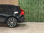Volvo XC60 T6 AWD Recharge Plus Dark | Trekhaak | 360° Camera | Harman Kardon | Adaptieve Cruise Control | Stoelverwarming voor+achter | Stuurwielverwarming | Standkachel met Volvo On Call App | Full LED Meesturende koplampen | Pilot Assist | Elektrische voorstoelen geheugen | R-Design Contour stoelen met wit stiksel en bies | Zitting verlenging voorstoelen | Schuifdak | Parkeercamera | Google Infotainment | 20 Inch | Keyless Drive | Parkeersensoren voor+achter | Privacy Glass | Alarm Klasse III | DAB Radio | Apple Carplay/Android Auto | Draadloos telefoon opladen | Volvo On Call met mobiele App functie | Onyx Black Metallic |