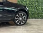 Volvo XC60 T6 AWD Recharge Plus Dark | Trekhaak | 360° Camera | Harman Kardon | Adaptieve Cruise Control | Stoelverwarming voor+achter | Stuurwielverwarming | Standkachel met Volvo On Call App | Full LED Meesturende koplampen | Pilot Assist | Elektrische voorstoelen geheugen | R-Design Contour stoelen met wit stiksel en bies | Zitting verlenging voorstoelen | Schuifdak | Parkeercamera | Google Infotainment | 20 Inch | Keyless Drive | Parkeersensoren voor+achter | Privacy Glass | Alarm Klasse III | DAB Radio | Apple Carplay/Android Auto | Draadloos telefoon opladen | Volvo On Call met mobiele App functie | Onyx Black Metallic |