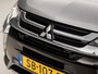 Mitsubishi Outlander 2.0 PHEV Deluxe 203Pk Automaat (CAMERA, LEDER/ALCANTARA, STOELVERWARMING, GETINT GLAS, SPORTSTOELEN, CRUISE, NIEUWE APK, NIEUWSTAAT)