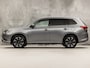 Mitsubishi Outlander 2.0 PHEV Deluxe 203Pk Automaat (CAMERA, LEDER/ALCANTARA, STOELVERWARMING, GETINT GLAS, SPORTSTOELEN, CRUISE, NIEUWE APK, NIEUWSTAAT)