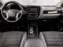Mitsubishi Outlander 2.0 PHEV Deluxe 203Pk Automaat (CAMERA, LEDER/ALCANTARA, STOELVERWARMING, GETINT GLAS, SPORTSTOELEN, CRUISE, NIEUWE APK, NIEUWSTAAT)