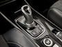 Mitsubishi Outlander 2.0 PHEV Deluxe 203Pk Automaat (CAMERA, LEDER/ALCANTARA, STOELVERWARMING, GETINT GLAS, SPORTSTOELEN, CRUISE, NIEUWE APK, NIEUWSTAAT)