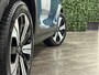 Volvo XC40 Recharge Ultimate 70 kWh | Trekhaak | All Season banden | 360° Camera | Schuifdak | Harman Kardon | Adaptieve Cruise Control | Bestuurdersstoel elektrisch geheugen | Stoel en Stuurwielverwarming | 19 Inch | Passagiersstoel elektrisch | Microtech / alcantara bekleding met wit stiksel en bies | Zitting verlenging voorstoelen | Pilot Assist | BLIS Dode Hoek Detectie | Warmtepomp | Google Infotainment | Keyless Drive | Verlichtingspack 2 | Parkeersensoren voor+achter | Privacy Glass | Elektrisch bedienbare achterklep | Draadloos telefoon opladen | Alarm Klasse III | DAB Radio | Apple Carplay/Android Auto | Volvo On Call met mobiele App functie | Fjord Blue Metallic |