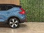 Volvo XC40 Recharge Ultimate 70 kWh | Trekhaak | All Season banden | 360° Camera | Schuifdak | Harman Kardon | Adaptieve Cruise Control | Bestuurdersstoel elektrisch geheugen | Stoel en Stuurwielverwarming | 19 Inch | Passagiersstoel elektrisch | Microtech / alcantara bekleding met wit stiksel en bies | Zitting verlenging voorstoelen | Pilot Assist | BLIS Dode Hoek Detectie | Warmtepomp | Google Infotainment | Keyless Drive | Verlichtingspack 2 | Parkeersensoren voor+achter | Privacy Glass | Elektrisch bedienbare achterklep | Draadloos telefoon opladen | Alarm Klasse III | DAB Radio | Apple Carplay/Android Auto | Volvo On Call met mobiele App functie | Fjord Blue Metallic |