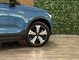 Volvo XC40 Recharge Ultimate 70 kWh | Trekhaak | All Season banden | 360° Camera | Schuifdak | Harman Kardon | Adaptieve Cruise Control | Bestuurdersstoel elektrisch geheugen | Stoel en Stuurwielverwarming | 19 Inch | Passagiersstoel elektrisch | Microtech / alcantara bekleding met wit stiksel en bies | Zitting verlenging voorstoelen | Pilot Assist | BLIS Dode Hoek Detectie | Warmtepomp | Google Infotainment | Keyless Drive | Verlichtingspack 2 | Parkeersensoren voor+achter | Privacy Glass | Elektrisch bedienbare achterklep | Draadloos telefoon opladen | Alarm Klasse III | DAB Radio | Apple Carplay/Android Auto | Volvo On Call met mobiele App functie | Fjord Blue Metallic |