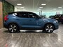 Volvo XC40 Recharge Ultimate 70 kWh | Trekhaak | All Season banden | 360° Camera | Schuifdak | Harman Kardon | Adaptieve Cruise Control | Bestuurdersstoel elektrisch geheugen | Stoel en Stuurwielverwarming | 19 Inch | Passagiersstoel elektrisch | Microtech / alcantara bekleding met wit stiksel en bies | Zitting verlenging voorstoelen | Pilot Assist | BLIS Dode Hoek Detectie | Warmtepomp | Google Infotainment | Keyless Drive | Verlichtingspack 2 | Parkeersensoren voor+achter | Privacy Glass | Elektrisch bedienbare achterklep | Draadloos telefoon opladen | Alarm Klasse III | DAB Radio | Apple Carplay/Android Auto | Volvo On Call met mobiele App functie | Fjord Blue Metallic |