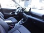 Mazda 2 Hybrid Toyota Yaris (Navi/Carplay,Camera,AdaptiveCruise,Panoramadak,Keyless,Stoel+Stuurverwarming,PDC,LEER)