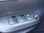 Mazda 2 Hybrid Toyota Yaris (Navi/Carplay,Camera,AdaptiveCruise,Panoramadak,Keyless,Stoel+Stuurverwarming,PDC,LEER)