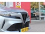 Alfa Romeo Junior 1.2 Turbo 145PK Hybrid IBRIDA SPECIALE | TECHNO PACK: LEX MATRIX KOPLAMPEN/AUTOMATISCH DIMMENDE BINNENSPIEGEL/DRAADLOZE TELEFOONLADER/DODEHOEK DETECTIE/ELEKTRISCH BEDIENBARE ACHTERKLEP/KEYLESS ENTRY EN START/ADAPTIVE CRUISE CONTROL/ACHTERUITRIJ CAMERA | VOORRUIT VERWARMING | ELEKTRISCH BEDIENBARE BESTUURDERSSTOEL MET MASSAGE FUNCTIE | PARKEERSENSOREN VOOR + ACHTER | STOEL VERWARMING | CLIMATE CONTROL | DRAADLOZE APPLE CARPLAY/ANDROID AUTO | NAVIGATIE | 18" LICHTMETALEN VELGEN |