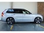Volvo XC90 T8 Recharge AWD Ultimate Dark | Luchtvering | Bowers & Wilkins Premium Audio | Google Infotainment | 22" Lichtmetalen velgen | 360° Parkeercamera | Parkeersensoren voor + achter |