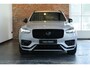 Volvo XC90 T8 Recharge AWD Ultimate Dark | Luchtvering | Bowers & Wilkins Premium Audio | Google Infotainment | 22" Lichtmetalen velgen | 360° Parkeercamera | Parkeersensoren voor + achter |