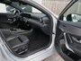 Mercedes-Benz A-klasse 200 Launch Edition Premium | Night pakket | MBUX widescreen | Achteruitrijcamera | Stoelverwarming | Keyless | Sfeerverlichting | Dodehoek detectie | Apple-/Android carplay | 18-inch velgen