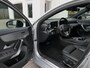 Mercedes-Benz A-klasse 200 Launch Edition Premium | Night pakket | MBUX widescreen | Achteruitrijcamera | Stoelverwarming | Keyless | Sfeerverlichting | Dodehoek detectie | Apple-/Android carplay | 18-inch velgen