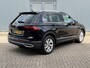 Volkswagen Tiguan 1.4 TSI eHybrid Elegance Business+ / Dealer onderhouden / Elektrische trekhaak (1800 kg) / Accu SoH 94.4 % / Navigatie / Apple Carplay Android / Stuur- en stoelverwarming / Parkeer assistent / 18" LM wielen /