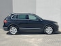 Volkswagen Tiguan 1.4 TSI eHybrid Elegance Business+ / Dealer onderhouden / Elektrische trekhaak (1800 kg) / Accu SoH 94.4 % / Navigatie / Apple Carplay Android / Stuur- en stoelverwarming / Parkeer assistent / 18" LM wielen /