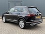 Volkswagen Tiguan 1.4 TSI eHybrid Elegance Business+ / Dealer onderhouden / Elektrische trekhaak (1800 kg) / Accu SoH 94.4 % / Navigatie / Apple Carplay Android / Stuur- en stoelverwarming / Parkeer assistent / 18" LM wielen /