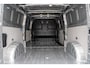 Volkswagen e-Transporter 34 L2H1 218pk Life 64 kWh | Navigatiesysteem | Trekhaak