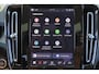 Volvo XC40 B3 Plus Dark - IntelliSafe Assist & Surround - 360º Camera - Harman/Kardon audio - Verwarmde voorstoelen & stuur - Parkeersensoren voor & achter - Elektr. bedienb. voorstoelen met geheugen links - Draadloze tel. lader - Standkachel - Extra getint glas - 18' LMV