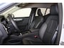 Volvo XC40 B3 Plus Dark - IntelliSafe Assist & Surround - 360º Camera - Harman/Kardon audio - Verwarmde voorstoelen & stuur - Parkeersensoren voor & achter - Elektr. bedienb. voorstoelen met geheugen links - Draadloze tel. lader - Standkachel - Extra getint glas - 18' LMV