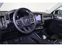 Volvo XC40 B3 Plus Dark - IntelliSafe Assist & Surround - 360º Camera - Harman/Kardon audio - Verwarmde voorstoelen & stuur - Parkeersensoren voor & achter - Elektr. bedienb. voorstoelen met geheugen links - Draadloze tel. lader - Standkachel - Extra getint glas - 18' LMV