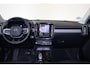 Volvo XC40 B3 Plus Dark - IntelliSafe Assist & Surround - 360º Camera - Harman/Kardon audio - Verwarmde voorstoelen & stuur - Parkeersensoren voor & achter - Elektr. bedienb. voorstoelen met geheugen links - Draadloze tel. lader - Standkachel - Extra getint glas - 18' LMV