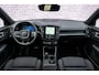 Volvo EX40 Single Motor Extended Range Plus Black Ed. 82 kWh | SOH 100% | Adaptieve Cruise Control | Donker Getint Glas | Harman Kardon Audio | Stoel-/Stuurverwarming | Parkeercamera | Dodehoek Detectie | Pixel LED | Warmtepomp |
