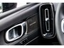 Volvo EX40 Single Motor Extended Range Plus Black Ed. 82 kWh | SOH 100% | Adaptieve Cruise Control | Donker Getint Glas | Harman Kardon Audio | Stoel-/Stuurverwarming | Parkeercamera | Dodehoek Detectie | Pixel LED | Warmtepomp |