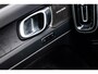Volvo EX40 Single Motor Extended Range Plus Black Ed. 82 kWh | SOH 100% | Adaptieve Cruise Control | Donker Getint Glas | Harman Kardon Audio | Stoel-/Stuurverwarming | Parkeercamera | Dodehoek Detectie | Pixel LED | Warmtepomp |