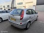 Nissan Almera Tino 1.8