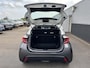 Toyota Yaris 1.5 Hybrid Executive Bi-tone edition Navigatie, Dodehoekdetectie, HUD, Parkeersensoren voor + achter, LED, Smart Key, Adaptieve cruise control