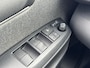 Toyota Yaris 1.5 Hybrid Executive Bi-tone edition Navigatie, Dodehoekdetectie, HUD, Parkeersensoren voor + achter, LED, Smart Key, Adaptieve cruise control