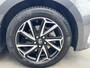 Toyota Yaris 1.5 Hybrid Executive Bi-tone edition Navigatie, Dodehoekdetectie, HUD, Parkeersensoren voor + achter, LED, Smart Key, Adaptieve cruise control