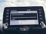 Toyota Yaris 1.5 Hybrid Executive Bi-tone edition Navigatie, Dodehoekdetectie, HUD, Parkeersensoren voor + achter, LED, Smart Key, Adaptieve cruise control