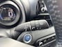 Toyota Yaris 1.5 Hybrid Executive Bi-tone edition Navigatie, Dodehoekdetectie, HUD, Parkeersensoren voor + achter, LED, Smart Key, Adaptieve cruise control