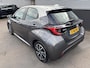 Toyota Yaris 1.5 Hybrid Executive Bi-tone edition Navigatie, Dodehoekdetectie, HUD, Parkeersensoren voor + achter, LED, Smart Key, Adaptieve cruise control