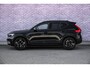 Volvo EX40 Single Motor Extended Range Plus Black Ed. 82 kWh | SOH 100% | Adaptieve Cruise Control | Harman Kardon Audio | Stoel-/Stuurverwarming | 360 Parkeercamera | Dodehoek Detectie | Pixel LED | Elektr. Verst. Stoelen + Geheugen | Donker Getint Glas | Warmtepomp |