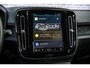 Volvo EX40 Single Motor Extended Range Plus Black Ed. 82 kWh | SOH 100% | Adaptieve Cruise Control | Harman Kardon Audio | Stoel-/Stuurverwarming | 360 Parkeercamera | Dodehoek Detectie | Pixel LED | Elektr. Verst. Stoelen + Geheugen | Donker Getint Glas | Warmtepomp |