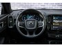Volvo EX40 Single Motor Extended Range Plus Black Ed. 82 kWh | SOH 100% | Adaptieve Cruise Control | Harman Kardon Audio | Stoel-/Stuurverwarming | 360 Parkeercamera | Dodehoek Detectie | Pixel LED | Elektr. Verst. Stoelen + Geheugen | Donker Getint Glas | Warmtepomp |