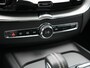 Volvo XC60 T6 AWD R-Design LONG RANGE PHEV 350pk Dealer O.H. | Panodak | Camera | Sportstoelen Memory & Verwarmd | Stuur Verwarmd | Google Assistent | Keyless | Cruise Control | Apple Carplay | DAB | Plug In Hybrid |