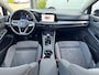 Volkswagen Golf 1.5 TSI Highline Business R | Met o.a. stoelverwarming, cruise control, climate control, panoramadak en PDC!