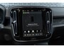 Volvo EX40 Single Motor Extended Range Plus Black Ed. 82 kWh | Adaptieve Cruise Control | Harman Kardon Audio | Stoel-/Stuurverwarming | Parkeercamera | Dodehoek Detectie | Pixel LED | Elektr. Verst. Stoelen + Geheugen | Donker Getint Glas | Warmtepomp |