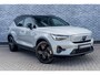 Volvo EX40 Single Motor Extended Range Plus Black Ed. 82 kWh | Adaptieve Cruise Control | Harman Kardon Audio | Stoel-/Stuurverwarming | Parkeercamera | Dodehoek Detectie | Pixel LED | Elektr. Verst. Stoelen + Geheugen | Donker Getint Glas | Warmtepomp |