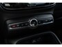 Volvo EX40 Single Motor Extended Range Plus Black Ed. 82 kWh | Adaptieve Cruise Control | Harman Kardon Audio | Stoel-/Stuurverwarming | Parkeercamera | Dodehoek Detectie | Pixel LED | Elektr. Verst. Stoelen + Geheugen | Donker Getint Glas | Warmtepomp |