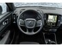 Volvo EX40 Single Motor Extended Range Plus Black Ed. 82 kWh | Adaptieve Cruise Control | Harman Kardon Audio | Stoel-/Stuurverwarming | Parkeercamera | Dodehoek Detectie | Pixel LED | Elektr. Verst. Stoelen + Geheugen | Donker Getint Glas | Warmtepomp |