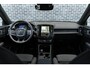 Volvo EX40 Single Motor Extended Range Plus Black Ed. 82 kWh | Adaptieve Cruise Control | Harman Kardon Audio | Stoel-/Stuurverwarming | Parkeercamera | Dodehoek Detectie | Pixel LED | Elektr. Verst. Stoelen + Geheugen | Donker Getint Glas | Warmtepomp |