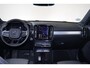 Volvo XC40 B3 Core - IntelliSafe Assist & Surround - Parkeercamera achter - Parkeersensoren voor & achter - Elektr. bedienb. voorstoelen met geheugen links - Draadloze tel. lader - Extra getint glas - 18' LMV