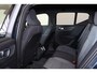 Volvo XC40 B3 Core - IntelliSafe Assist & Surround - Parkeercamera achter - Parkeersensoren voor & achter - Elektr. bedienb. voorstoelen met geheugen links - Draadloze tel. lader - Extra getint glas - 18' LMV