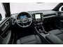 Volvo EX40 Single Motor Extended Range Plus Black Ed. 82 kWh | Adaptieve Cruise Control | Harman Kardon Audio | Stoel-/Stuurverwarming | Parkeercamera | Dodehoek Detectie | Pixel LED | Elektr. Verst. Stoelen + Geheugen | Donker Getint Glas | Warmtepomp |