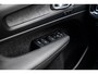 Volvo EX40 Single Motor Extended Range Plus Black Ed. 82 kWh | Adaptieve Cruise Control | Harman Kardon Audio | Stoel-/Stuurverwarming | Parkeercamera | Dodehoek Detectie | Pixel LED | Elektr. Verst. Stoelen + Geheugen | Donker Getint Glas | Warmtepomp |